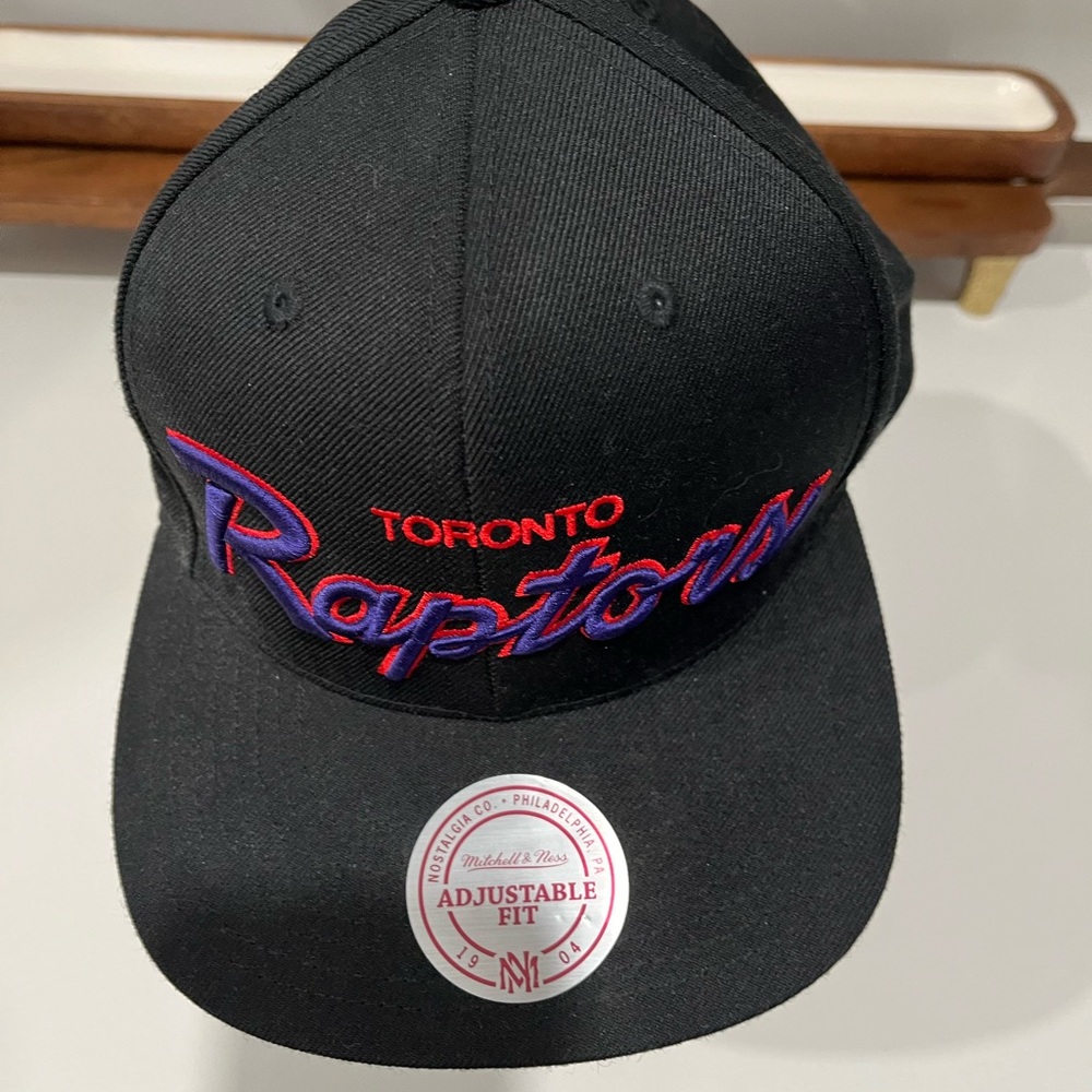 New without tags RAPTORS cap Mitchell & Ness